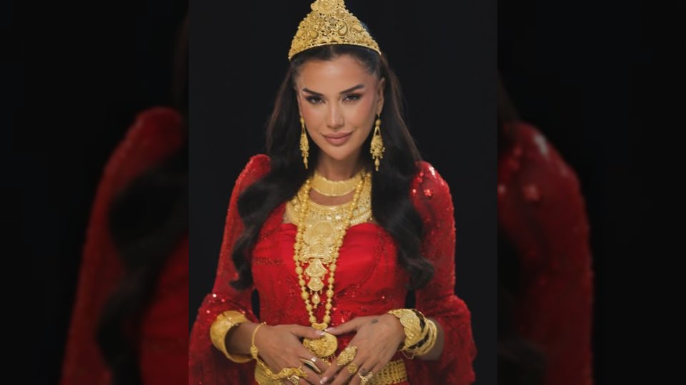 القفز من أعلى جسر في إسطنبول!.. ضجة في تركيا بعد أنباء عن محاولة انتحار الممثلة ديلان بولات 1 القفز من أعلى جسر في إسطنبول!.. ضجة في تركيا بعد أنباء عن محاولة انتحار الممثلة ديلان بولات